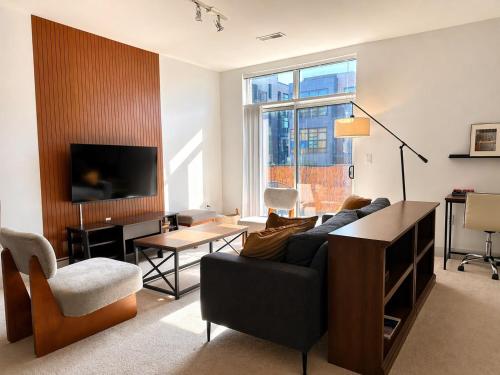 Spacious Third Ward Apt Near Summerfest with Balcony - Sleeps 4
