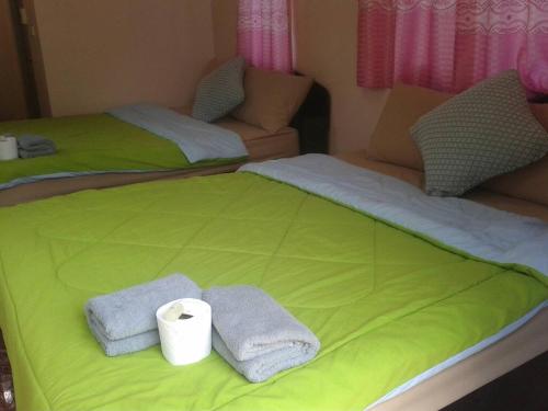 2 double beds