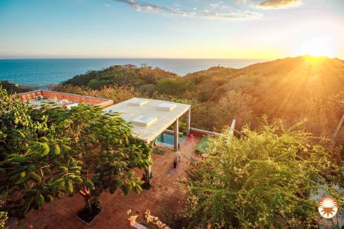 Coyote 4BR Villa Pool Garden Ocean View in Puerto Angel