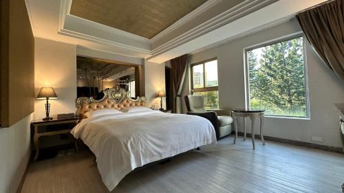 room detail thumbnail 1