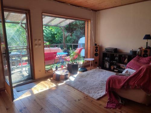 Maison en bois sur pilotis avec jardin gîte à louer Lozère
