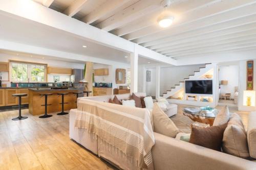 Luxurious 4BR Villa in ファレハウ
