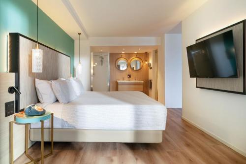 room detail thumbnail 2