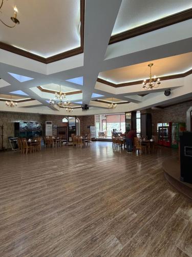 Restaurant, Shamshod Mountain Resort in Yusufkhona