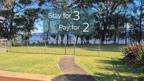 Peaceful Waterfront by Book Jervis Bay - wheelchair accessible - Stunning Location for Family Holiday, Sanctuary Point