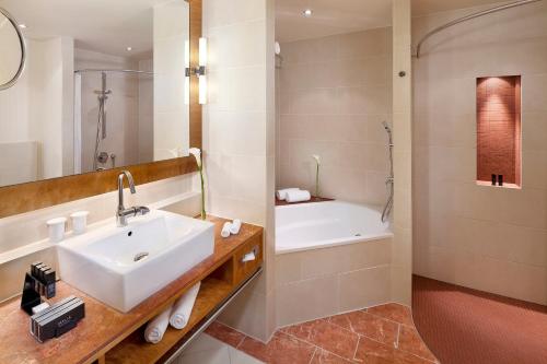 room detail thumbnail 2