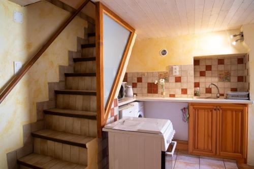 Chez marie carmen ggt077 in Ispagnac