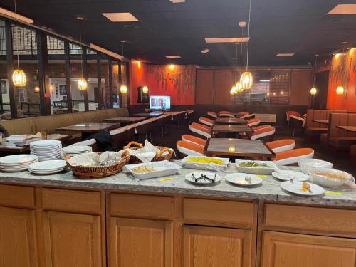 Sunflower Inn and Suites - image 6