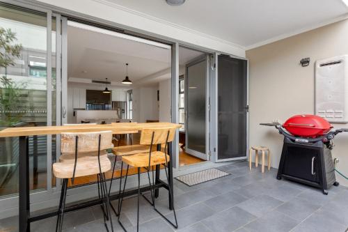 Spacious 2-Bed Retreat in Rosebery - image 2