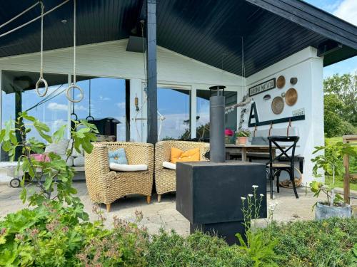 Viesnīcas āriene, Island Weekend Home With Pastels And View in Avernako