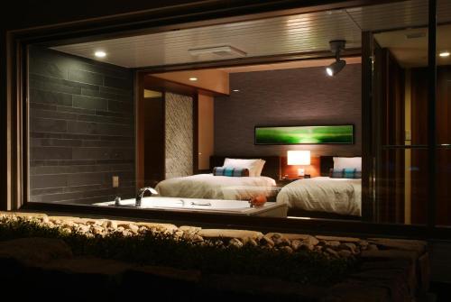 room detail thumbnail 1