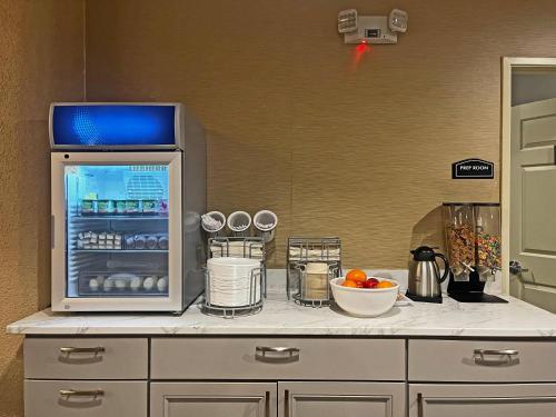 Comfort Suites Peoria Sports Complex - main image