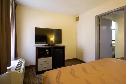 Quality Inn & Suites - image 21