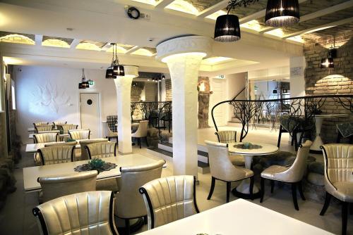 อาหารและเครื่องดื่ม, อาร์ต โฮเต็ล มูน การ์เดน (Art Hotel Moon Garden) in วิลนีอุส