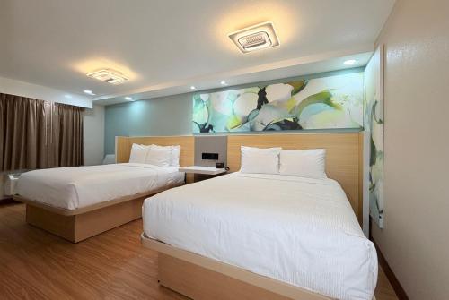 Quality Inn & Suites Salina - image 36