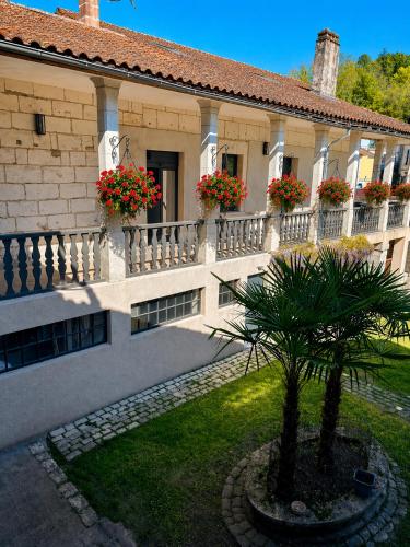 ทัศนียภาพภายนอกโรงแรม, Les suites du Tacot climatisées à Brantôme (Les suites du Tacot climatisees a Brantome) in บร็องตูม