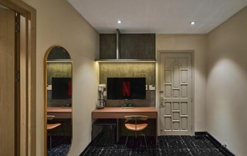 Linh Dan Hotel Phan Xich Long By Urban B in Phú Nhuận