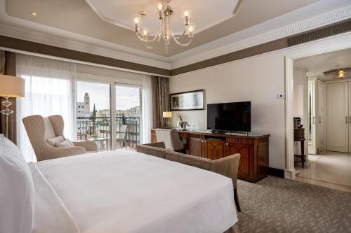 room detail thumbnail 1