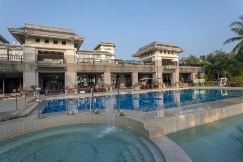 Swimming pool, 台糖柳營尖山埤 Liuying Jianshanpi Resort in Dongshan District