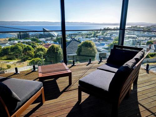 Simply the Best View in Central Albany Villa – khách sạn tại Albany