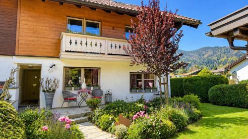 Ameisenhuus Ruhpolding mit Balkon & Chiemgau Karte