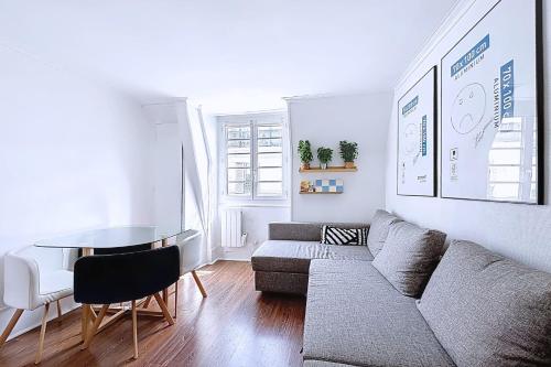 Cozy apartment in the heart of Batignolles - image 4