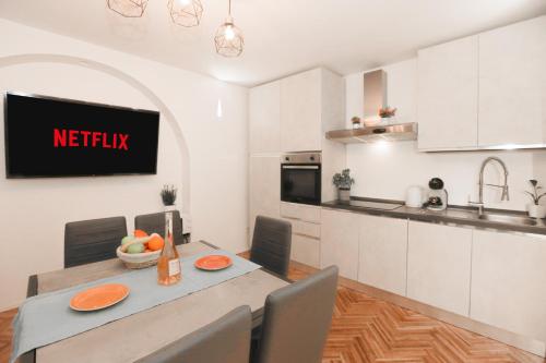 Metro - 1 GB Wi-Fi - 2 Bedrooms - Self check-in