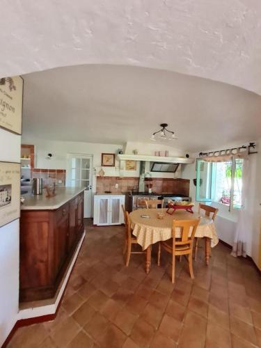 Maison provençale avec piscine privée (Maison provencale avec piscine privee) in Andon (Provence-Alpes-Cote d'Azur)