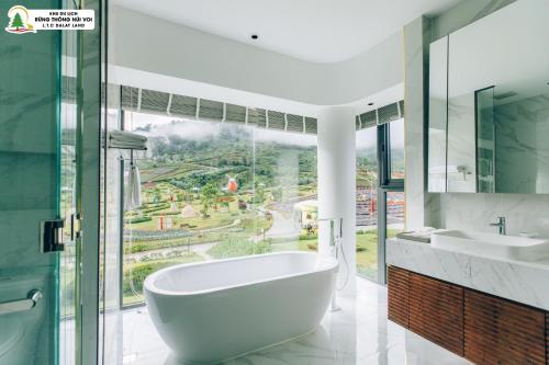 Rung Thong Nui Voi Villa & Resort in Hiep An