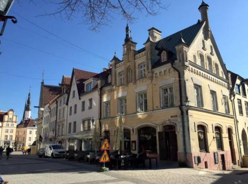 Tallinn City Apartments - Town Hall Square Ideally located in the Tallinn Old Town area, Tallinn City Apartments - Town Hall Square promises a relaxing and wonderful visit. The property offers a wide range of amenities and perks to ensure you 