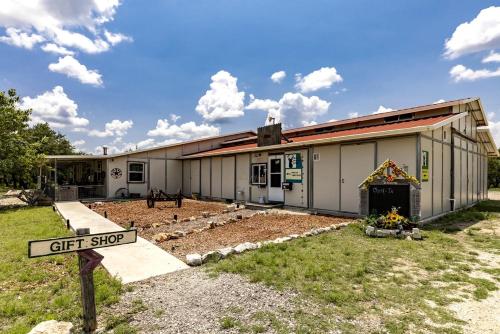 Rustic-Modern Ranch Retreat with Fire Pit & Nature Views in Mountain Home, Texas in Mountain Home (TX)
