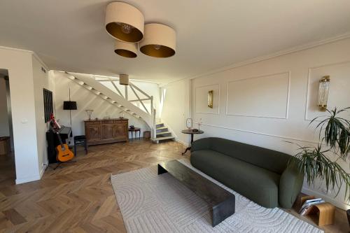 Vaste 105 m avec Grande Terrasse & Parking