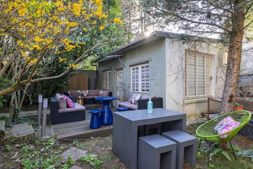 Dārzs, Le Chalet - Maisonnette atypique proche gare in Vaucresson