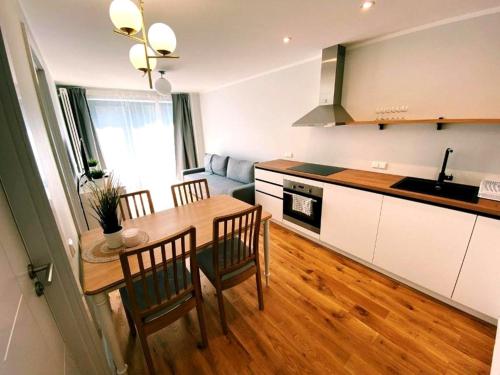 virtuve, Albatross Mini - 2 Room Seaside Air-conditioned Apartment with Balcony in Engure