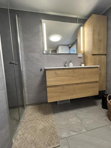 Vannas istaba, Cabin close to the sea with a great view in Lysekloster