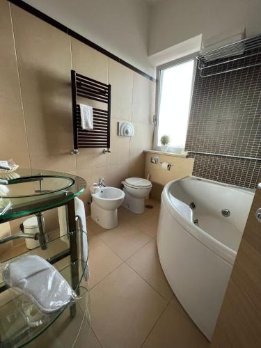 room detail thumbnail 2
