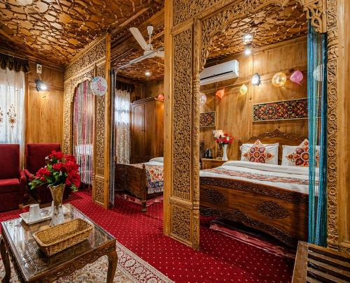 The Heritage Group of Houseboats - image 2