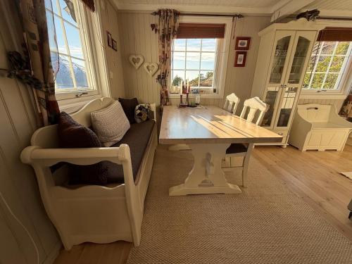 Efjord Panorama Lodge, Spectacular View and Jaccuzi in Tysfjord