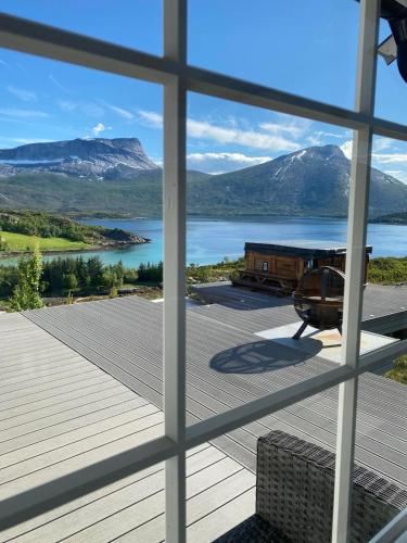 Efjord Panorama Lodge, Spectacular View and Jaccuzi in Tysfjord