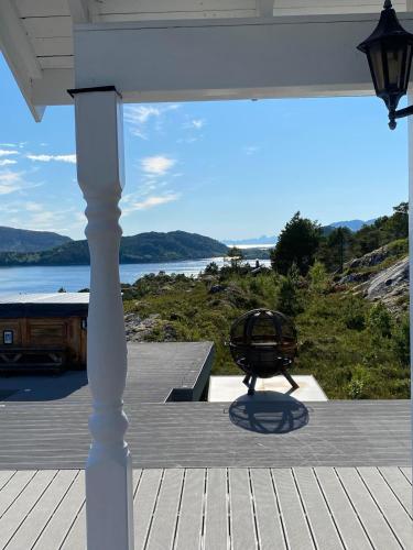 Efjord Panorama Lodge, Spectacular View and Jaccuzi in Tysfjord