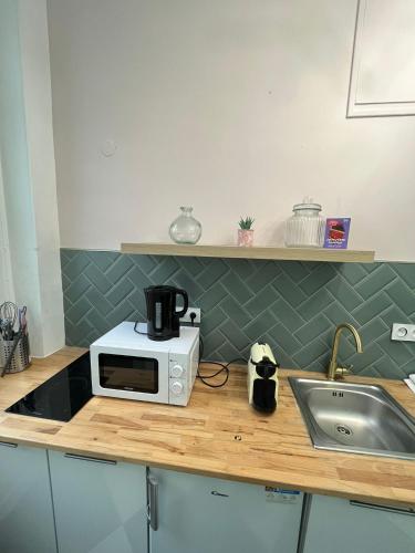 Stylish Studio with Loft Bed - Montmartre Area
