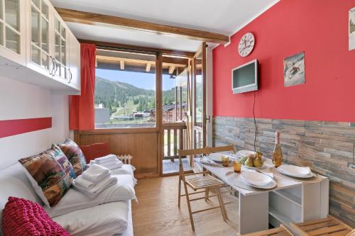 Studio Valleverde 26B Ski-in/out with Balcony - Happy Rentals