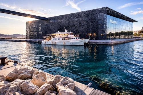 Yacht d'exception entièrement privatisé au Vieux-Port de Marseille, Marseille