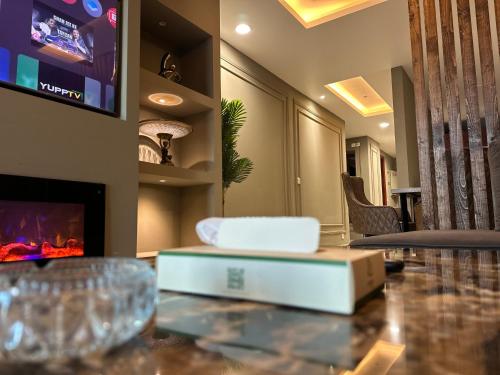 Premium King Sudio, one bedroom,Two bedroom serviced Apartment Gold crest Mall in Lahore
