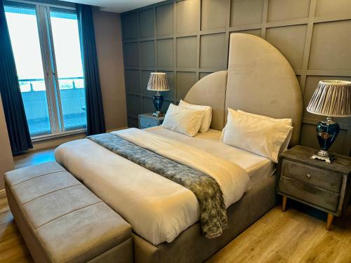 Premium King Sudio, one bedroom,Two bedroom serviced Apartment Gold crest Mall in Lahore