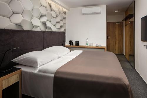 4 SMART HOTEL