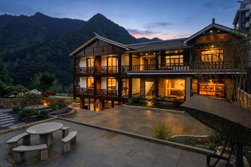Zhangjiajie JOY Hotel -New Hotel ,Avatar Mountain View, Walking Distance to the Middle Gate of Fores - Zhangjiajie Zhangjiajie JOY Hotel -New Hotel ,Avatar Mountain View, Walking Distance to the Middle Gate of Fores - Zhangjiajie