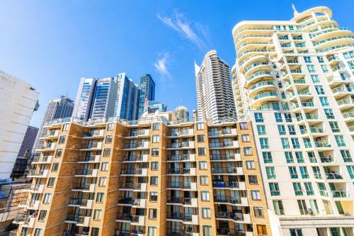 Spacious CBD Apartment Walk to Darling Harbour - image 10