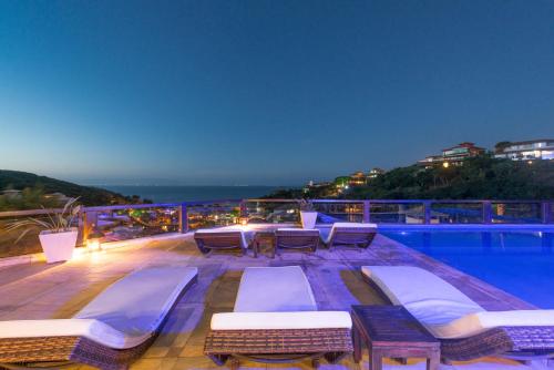 수영장, La Pedrera Small Hotel & Spa in 아제다 앤 아제지냐 비치스