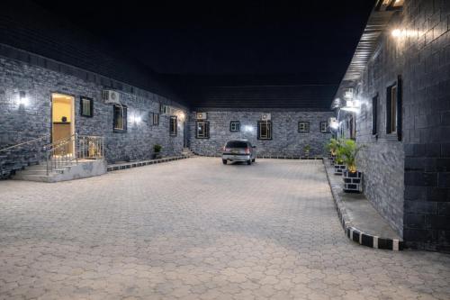 The Whale Inn Narayi rd Barnawa high cost in คาดูนา